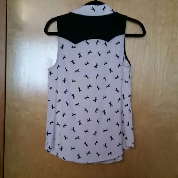 Forever 21 black /cream horse print top sz S - Picture 3 of 3